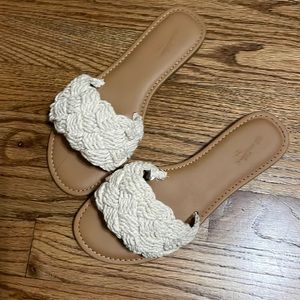 Universal thread woven sandals